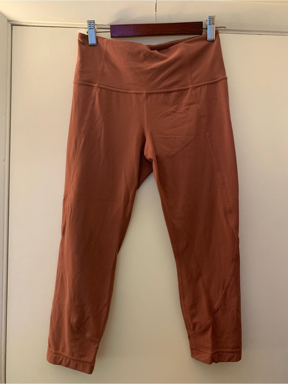 Athleta Mauve Capri Leggings